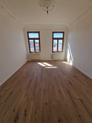 Frisch renovierte 2-Zimmerwohnung mit Tageslichtbad und Einbauküche