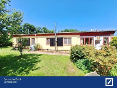 Großzügiger Bungalow mit Traumgrundstück in idyllischer Lage