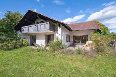 Charmantes Zweifamilienhaus mit großzügigem 1.052 m² Grundstück in idyllisch ruhiger Lage!