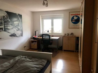 Helle Untergeschosswohnung mit  Terrasse