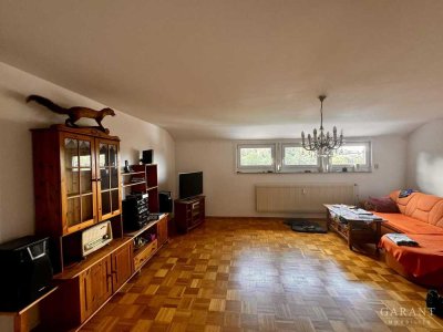 Dachgeschoss-Wohnung mit Gartenanteil