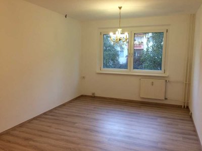Gepflegte Wohnung mit einem Zimmer sowie Balkon und Einbauküche in Weimar
