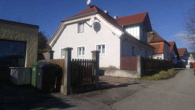 Modernisiertes 4-Zimmer-Einfamilienhaus mit EBK in Wiesent
