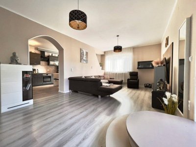 Ruhige Familienwohnung mit Garten und 2 Carports!