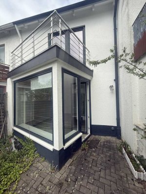 Erstbezug nach Sanierung: freundliches 4-Zimmer-Haus mit Einbauküche in Norderstedt