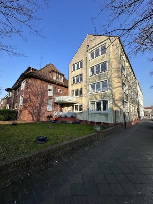 Helle 4-Zimmer-Wohnung mit Balkon und EBK im beliebten Stadtteil Heppens!
Frei ab Juli 2025!
