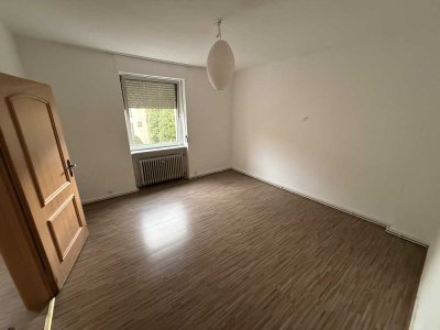 frisch renovierte 3 Zi-Whg ab 01.11.2025 zu vermieten