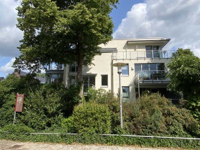 Wunderschöne und renovierte Eigentumswohnung direkt am Stadtpark - Erdgeschoss mit Terrasse
