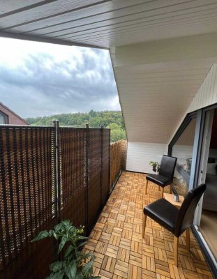 Helle 2-Zimmer Dachgeschosswohnung mit Balkon in Aidlingen