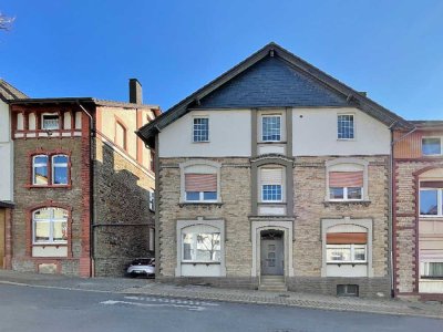 Mehrfamilienhaus in zentraler Lage mit vielerlei Nutzungsmöglichkeiten