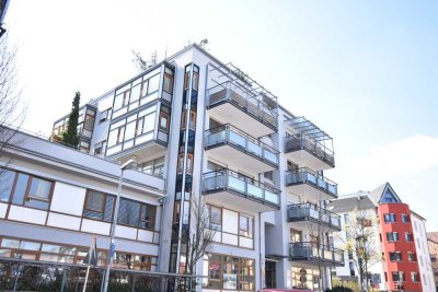 **Tolle 2-Zimmer-Lifestyle-Penthouse-Whg. mit Dachterrasse, Aufzug und TG-Stp.**Mitten in Böblingen*