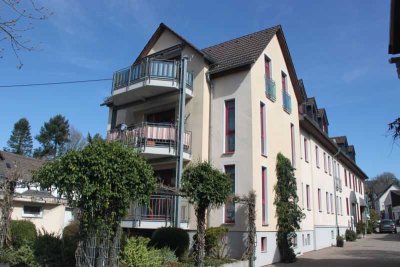 *Käuferprovisionsfrei* 3-Raum-Hochparterre-Wohnung mit Balkon und Einbauküche in Idstein