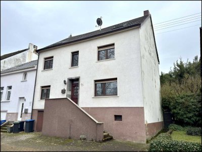 Großzügiges Zweifamilienhaus mit Entwicklungspotenzial in Wadgassen/Hostenbach