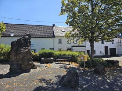 Zu verkaufen 2 Häuser, die derzeit als Ferienhäuser vermietet werden, zwischen Eifel und Mosel
