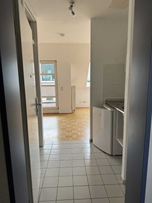 Geschmackvolle 1-Raum-DG-Wohnung mit Balkon in Ingelheim