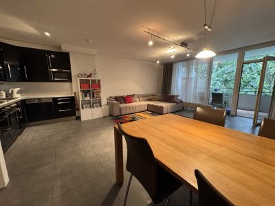 Stilvolle, renovierte Maisonettewohnung mit Loggia und Tiefgaragenstellplatz in Köln Junkersdorf