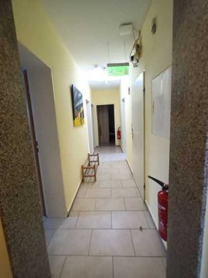 GROSSE MONTEURWOHNUNG, 130 QM MIT 4 ZIMMERN, KÜCHE, BAD UND TOILETTEN, MAX. 12 PERSONEN AB SEPT.25