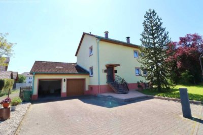 Traumhaftes Einfamilienhaus mit Doppelgarage und herrlichem Garten in ruhiger Lage von Achern