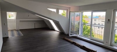 Super schöne DG Wohnung, Balkon, Taunusblick,  TG Wannebad , 2,5/3 Zimmer
