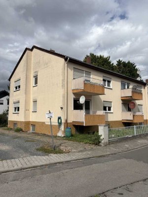 Gut geschnittene  Zwei-Zimmer-Eigentumswohnung im  Erdgeschoss mit Balkon und Kellerraum