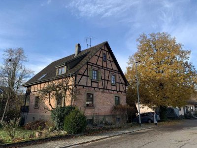 Wohnhaus mit Anbau und großem Garten