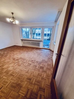 Modernisierte 1-Zimmer-Wohnung mit Balkon und Einbauküche und Tiefgaragenstellplatz