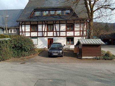 Ansprechende 3-Zimmer-EG-Wohnung mit Balkon in Netphen