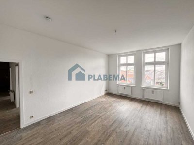 2- Zimmer Wohnung, komplett renoviert, neue EBK möglich, WG tauglich