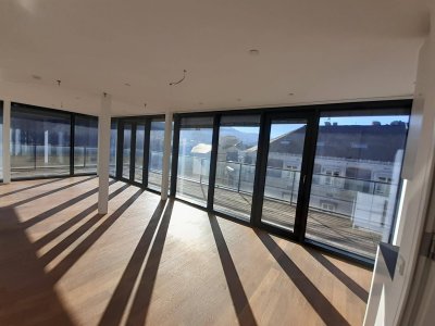 RARITÄT: LUXURIÖSE WOHNUNG IN DER INNENSTADT MIT GROSSZÜGIGEN AUSSENFLÄCHEN UND FANTASTISCHEM BERGBLICK