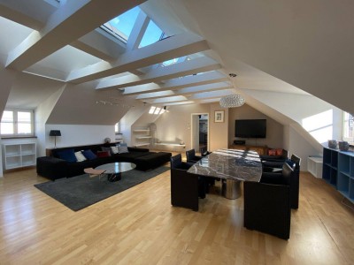 Lichtdurchflutete Dachgeschosswohnung im Herzen der Altstadt!