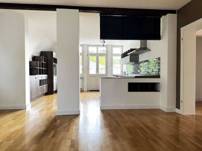 Stilvoll wohnen auf zwei Etagen – Maisonette mit gehobener Ausstattung in historischer Villa