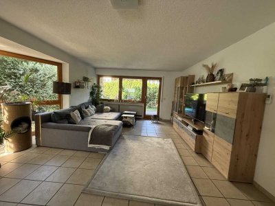 Großzügige EG-Wohnung mit eigenem Gartenanteil und 2 TG-Stellplätzen in Neuffen