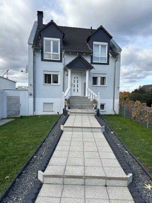 Geräumiges Einfamilienhaus mit zusätzlichem Wohnraum, Sauna, Kamin, Garten in Rödermark-Urberach