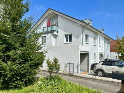 Großzügig - ruhig - sonnig! Neuwertige 4 Zi.-Dachgeschoss-Whg. in 5 Familienhaus