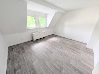 **Garten gefällig? -ca. 60m² Wohnung -Mansardenzimmer -modernes Tageslichtbad -eigener Garten**