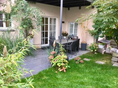 Schmuckstück in der City mit Garten und Carport