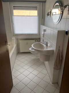 Schöne 4-Zimmer-Wohnung mit Balkon und Einbauküche in Bad Hönningen