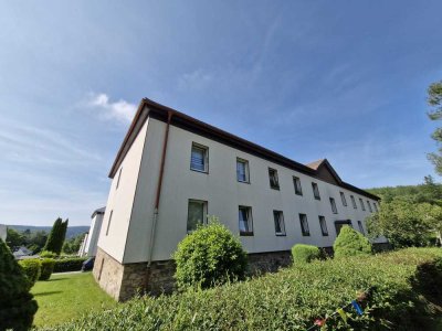 Große Wohnung im Grünen mit Einbauküche!