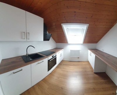 Möbelierte 2 Zi Wohnung, 100 Meter zum See, 150m Strandbad, Dachgeschoss