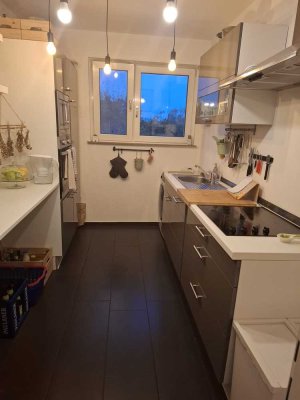 Vollständig renovierte 2-Zimmer-Wohnung mit Balkon und Einbauküche in Bergisch