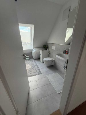 Traumhafte 3 Zimmerwohnung mit wunderschönen offenen Dachstuhl