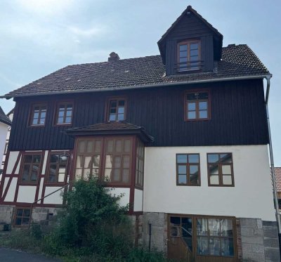 !PROVISIONSFREI! Malerisch & saniert: Fachwerkhaus in Staufenberg-Spiekershausen (8–9 Zi / 253 m²) n