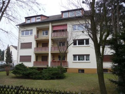 Geschmackvolle, vollst. renovierte 3-Zimmer-EG-Wohnung mit geh. Innenausstattung mit Balkon