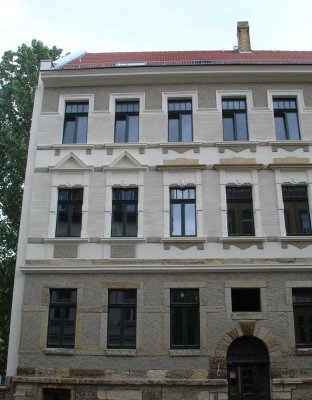 58 m² im sanierten Altbau, 2 Zimmer, Bad, Einbauküche mit Balkon