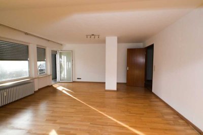 Helle 2-Zimmer-Dachgeschosswohnung mit großem Balkon in Freiberg am Neckar