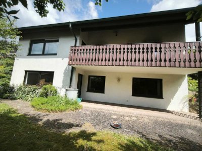 Wohnen im Grünen: Großzügiges, familienfreundliches Einfamilienhaus mit Einliegerwohnung in Waldnähe