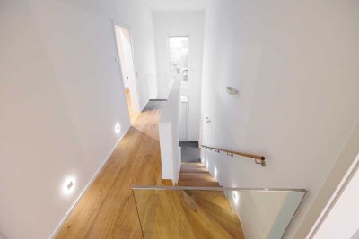 Maisonette-Wohnung mit Balkon sowie, Garage & Stellplatz - Wärmepumpe & hochwertige Ausstattung!