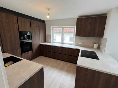 Vollständig renovierte 3-Raum-Wohnung mit Balkon und Einbauküche in Erkenbrechtsweiler-73268