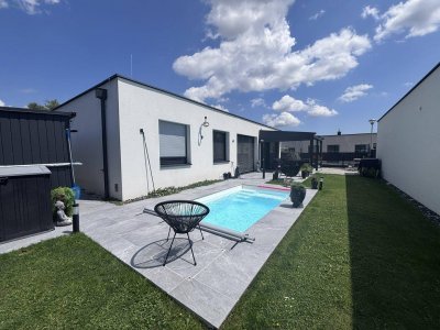 Exklusiver Bungalow mit Pool - sonnige Ruhelage nahe dem Neufelder See