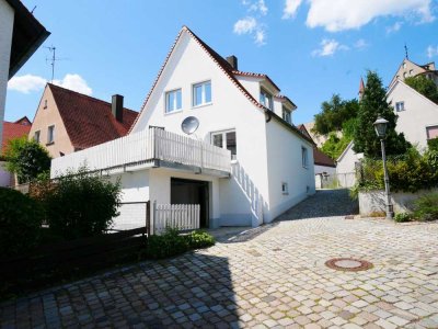 Kernsaniertes Stadthaus mit großzügiger Terrasse, Garage in ruhiger und zentraler Lage in Abenberg
